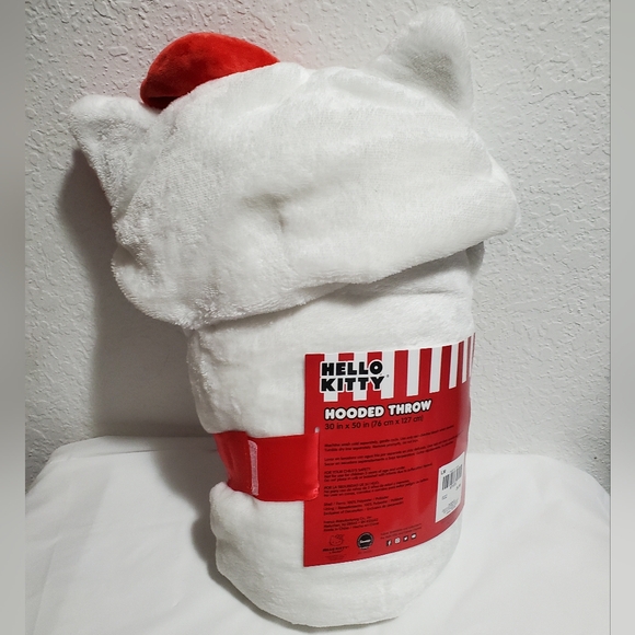 Hello Kitty Hooded Throw - Picture 4 of 5